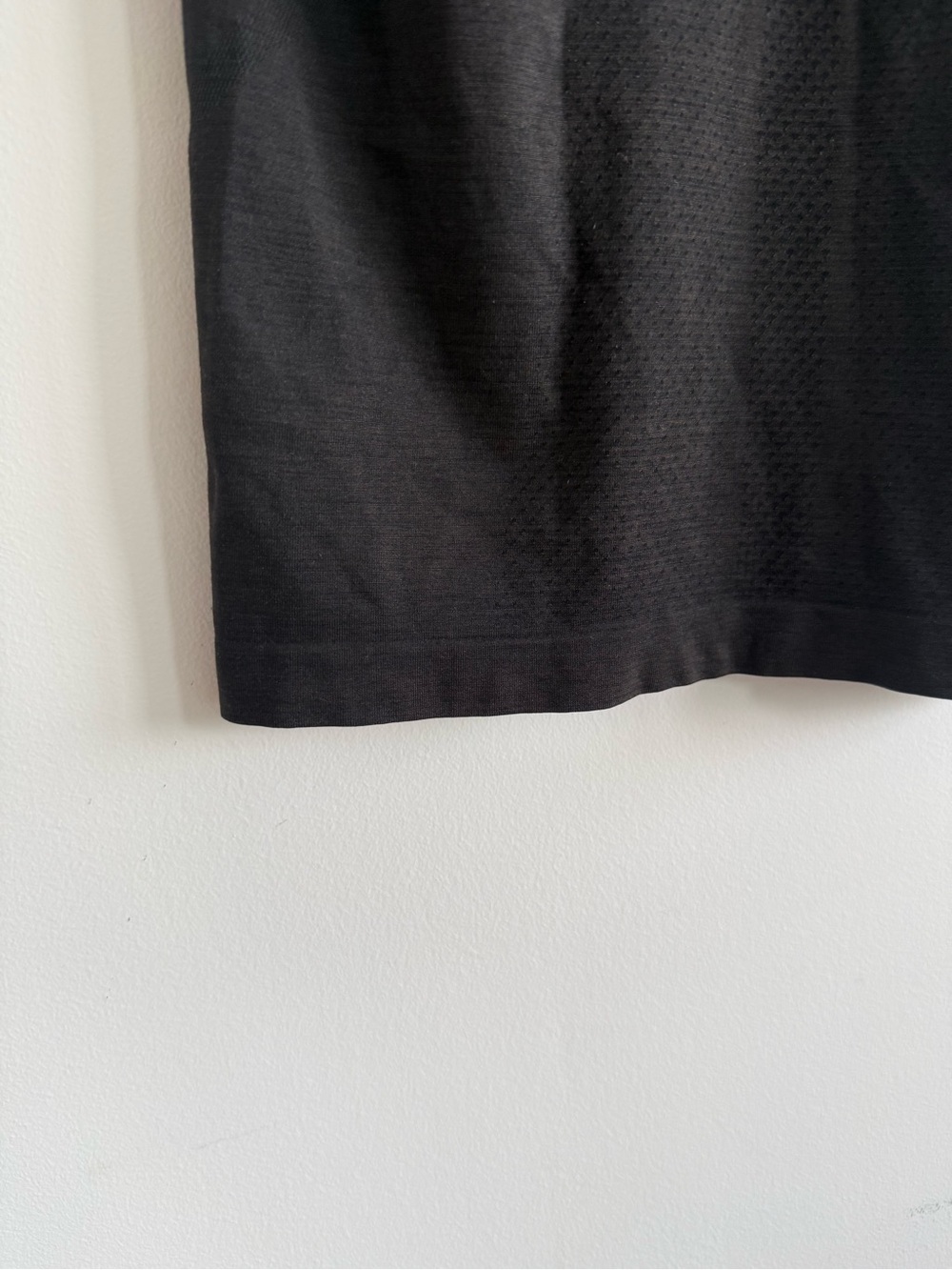 lululemon athletica Black Short Sleeve Performance Tee with Back Logo - Picture 5 of 6